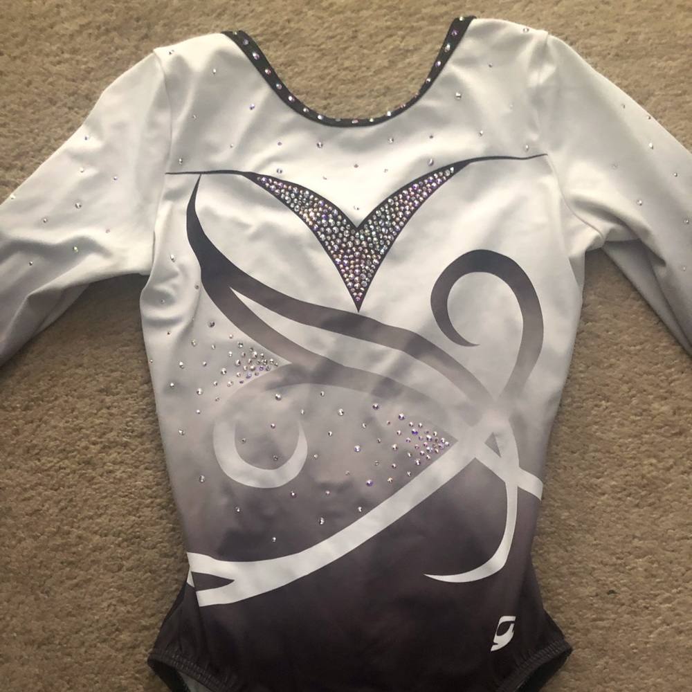 GK Competition leotard. 3/4 sleeves keyhole back